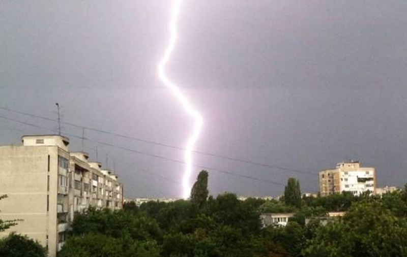 AVERTISMENT de la meteorologi: urmează două zile cu FURTUNI în toată ţara!