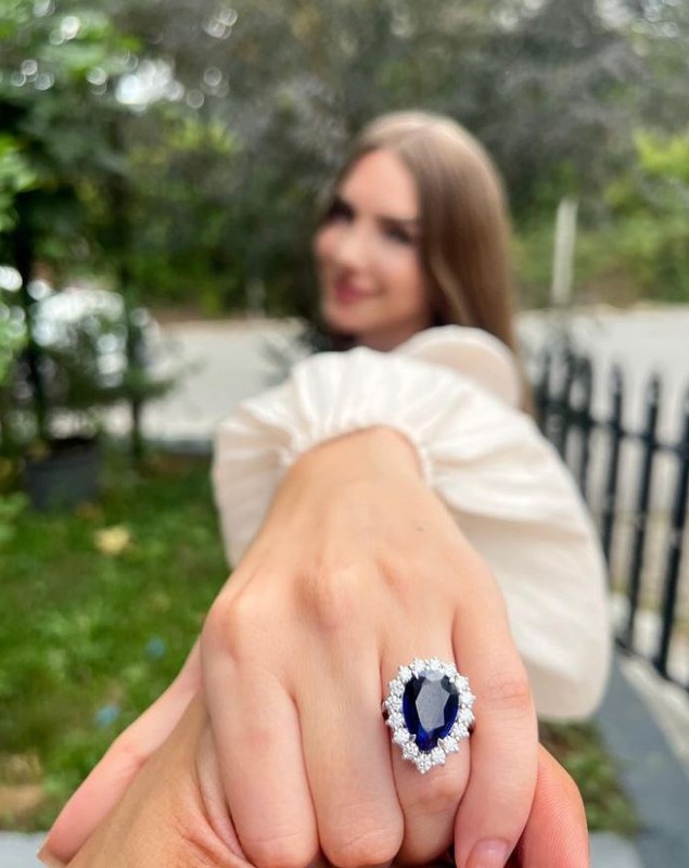 Otilia Bilionera a fost cerută în căsătorie: „N-am fost niciodată mai sigură”. Prima imagine cu inelul cu diamante