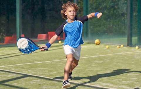 Prima academie internațională de padel din România, lansată la Brașov. Ce este padelul și de ce devine tot mai popular