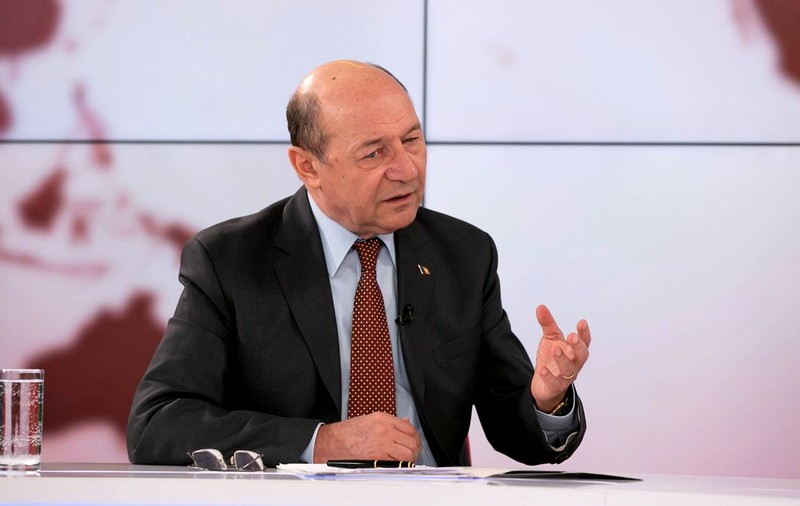 Băsescu: Fiecare pensionar este furat de guvernul PNL şi fostul guvern PSD cu peste 900 de lei