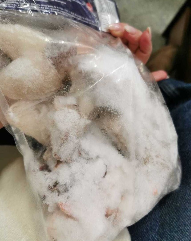 Două magazine Mega Image din Ilfov au fost închise de ANPC. Inspectorii au găsit insecte moarte, mizerie, produse alterate și expirate