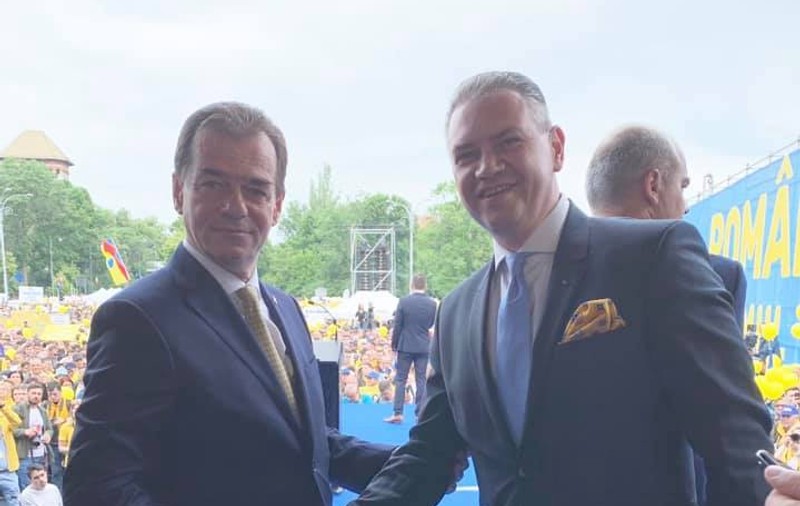 Liderul PNL Ludovic Orban îl iartă pe deputatul care i-a făcut pe jurnalişti "nesimţiţi" şi "tupeişti": "A fost un accident, cred că era supărat din alte motive"