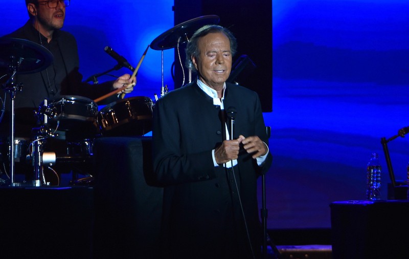 Gemenele lui Julio Iglesias, spectaculoase la balul debutantelor de la Paris