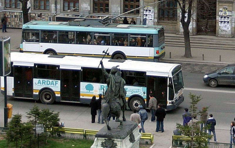 Statuile din Piaţa Universităţii vor fi mutate