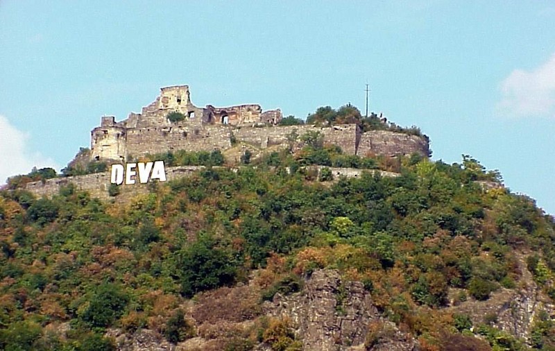 A fost închisă timp de trei ani! Cetatea Devei îşi va deschide porţile pentru turişti în luna aprilie!
