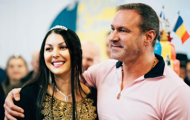 Alin Oprea și Medana s-au căsătorit civil. Ce ținută a purtat soția artistului. „Le-am achiziționat din Paris și s-au potrivit foarte bine”