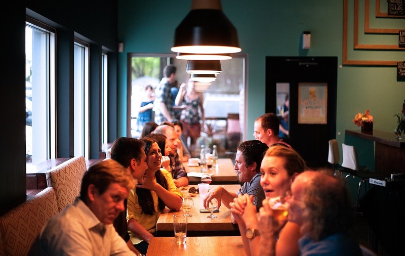 120 de români au fugit dintr-un restaurant din Spania fără să plătească, după ce i-au amenințat pe chelneri