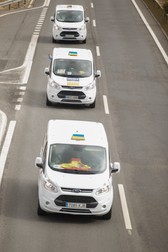 Șoferii de taxi spanioli își arată solidaritatea cu refugiații din Ucraina și au pornit într-un traseu până în Polonia pentru a-i ajuta pe cei care vor să ajungă în Vest | Foto: EPA