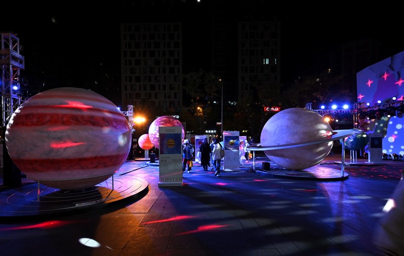 Un vizitator interstelar masiv ar fi modificat orbitele planetelor din sistemul nostru solar