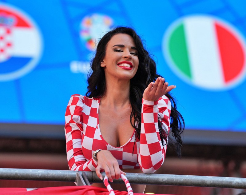 EURO 2024 | „Knöll Doll” i-a provocat degeaba pe italieni. Ce a făcut fosta Miss Croația înainte de meciul decisiv | VIDEO
