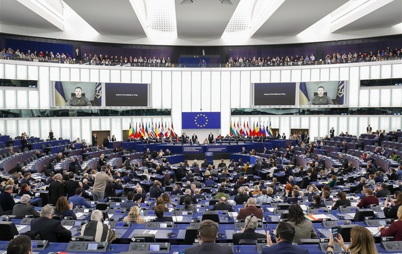 Discursul lui Zelenski în plenul PE: „Ne apărăm împotriva celei mai antieuropene forţe din lumea modernă". VIDEO