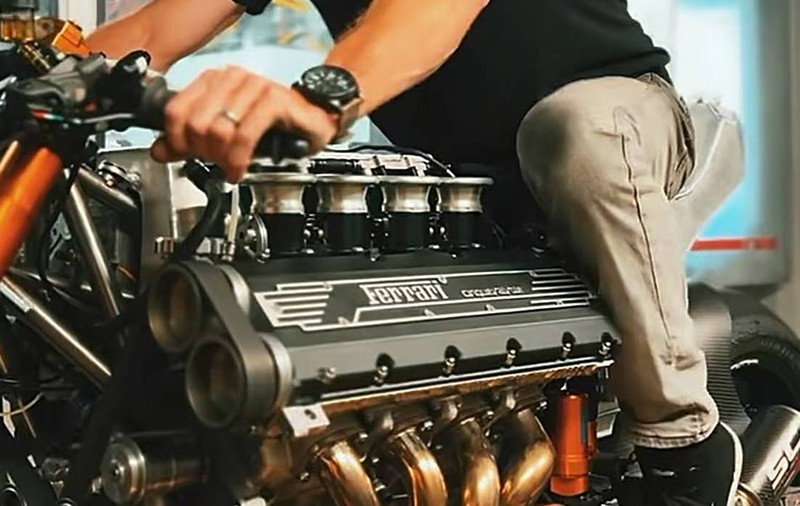 Ce iese dacă pui un motor de Ferrari pe o motocicletă. Rezultatul are 375 de cai-putere și arată ca o piesă de muzeu | VIDEO