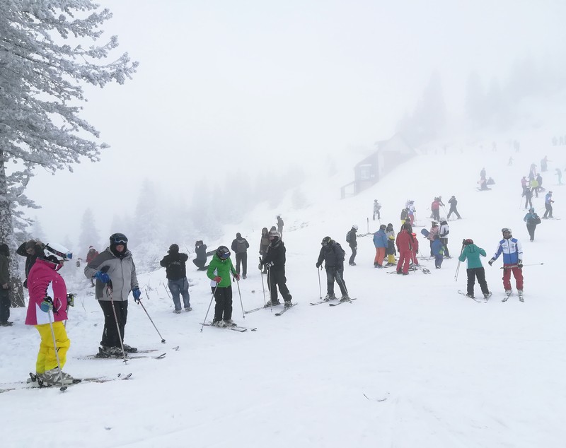 Cum petreci Crăciunul la Poiana Brașov: Spectacol cu Direcţia 5 şi defilarea schiorilor cu torţe aprinse| FOTO