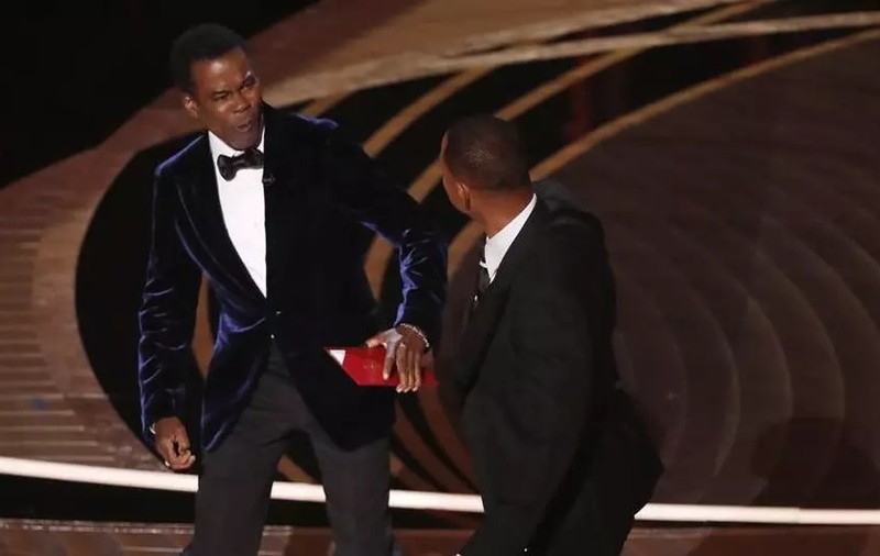 Chris Rock a vorbit pe larg despre palma primită de la Will Smith: „Încă doare”