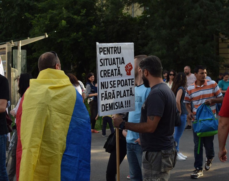 UPDATE: Protest în Piața Victoriei din București și în țară. Peste 10.000 de oameni s-au adunat în fața Guvernului