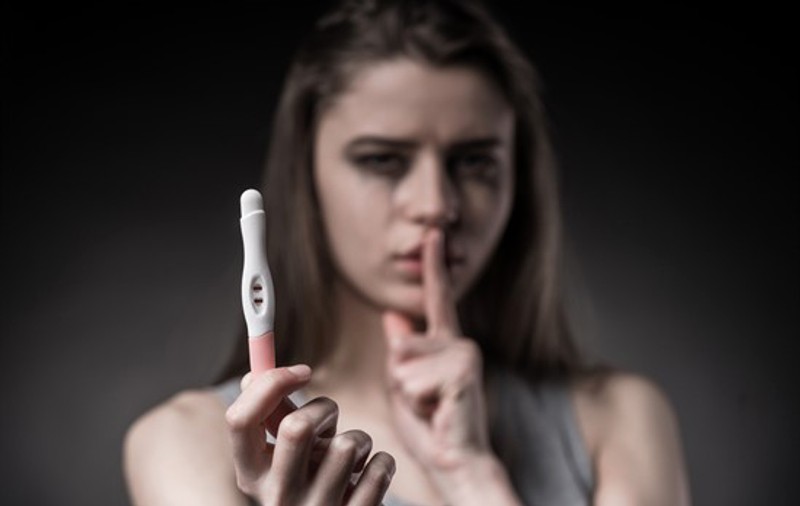 Statistică șoc privind educația sexuală: În 2015, aproape 10.000 de minore au născut, în România; Peste 1.000 mai aveau copii acasă