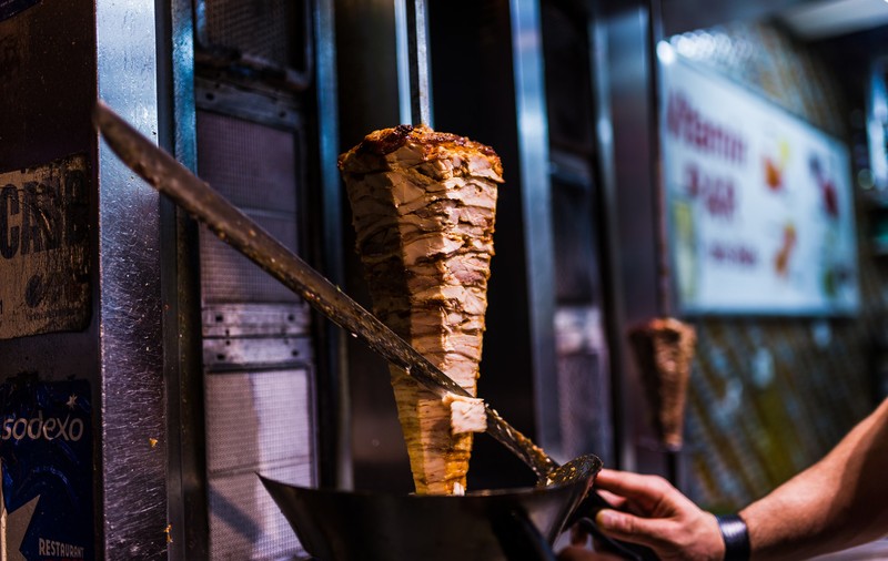 Doner kebab în loc de Big Mac. Cum vor să se reorienteze rușii după plecarea companiilor occidentale