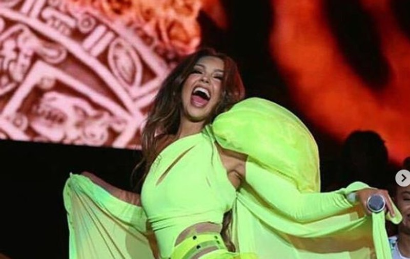 Thalia, probleme tehnice pe scenă, la concert. Nevoită să cânte live. Cum se aude vocea ei de fapt | VIDEO