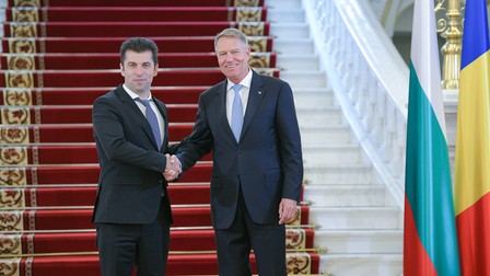 Premierul bulgar Kiril Petkov, primit vineri, 29 aprilie 2022, de către președintele Klaus Iohannis, la Palatul Victoria | Foto: presidency.ro