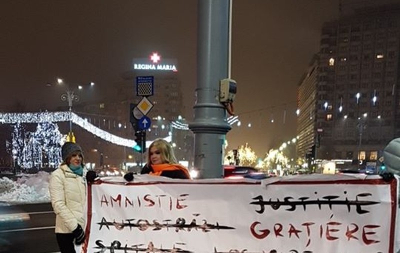 Cristina Țopescu a ieșit în stradă pentru a protesta, după ce i-a cerut iertare lui Tudor Chirilă că nu a putut fi prezentă în Piața Victoriei