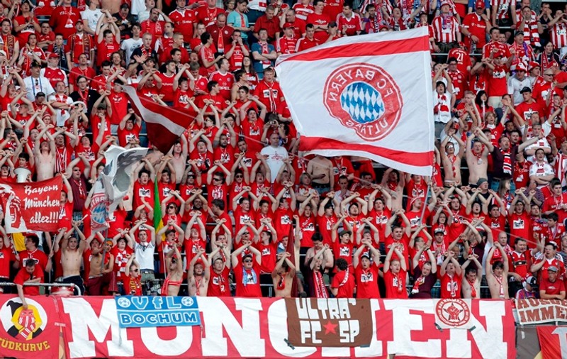 Fani ai lui Bayern, înjunghiaţi la Napoli