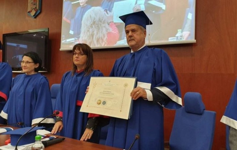Adrian Năstase a fost făcut doctor honoris causa al Universităţii "Aurel Vlaicu" din Arad