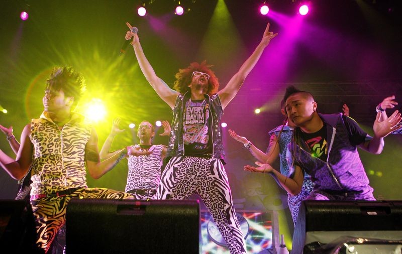 Pretenţie ciudată a "nebunilor" de la LMFAO pentru concertul de la Bucureşti. Nu ai să GHICEŞTI NICIODATĂ ce au cerut!