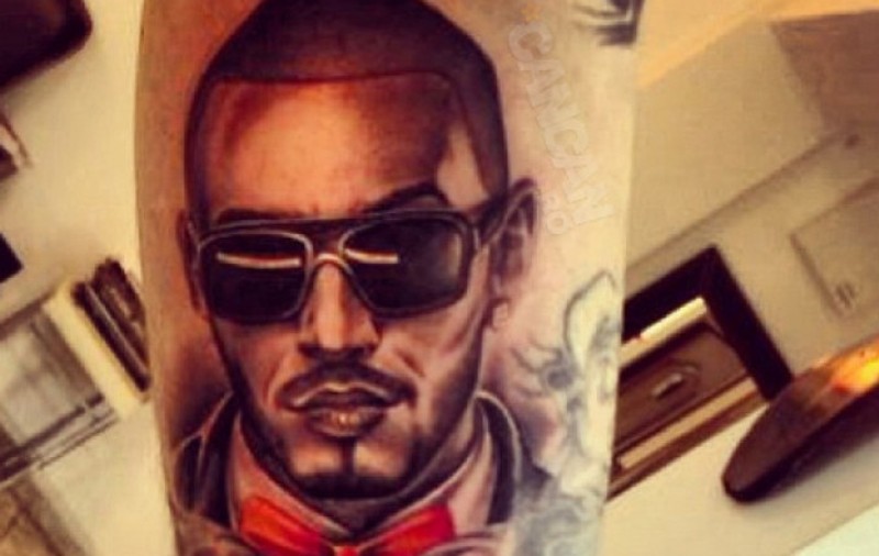 Asta da nebunie! Un apropiat al lui Velea şi-a tatuat chipul artistului pe mână!