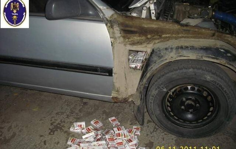 Cum încearcă traficanţii să-i păcălească pe poliţiştii de frontieră? Ascund mii de ţigări în bordul şi în pragurile maşinilor