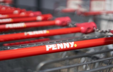 Lanțul de supermarketuri Penny Market ia în calcul retragerea din Italia: cele 500 de magazine ar putea fi cumpărate de Lidl și Aldi