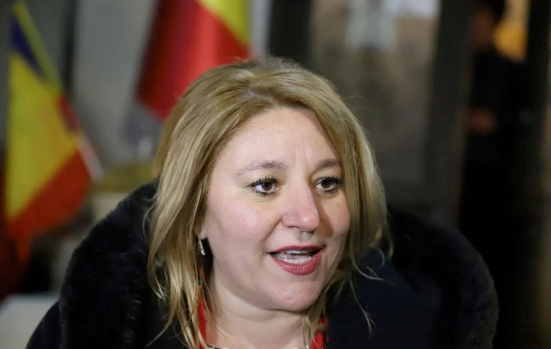 Cum minte senatoarea Șoșoacă