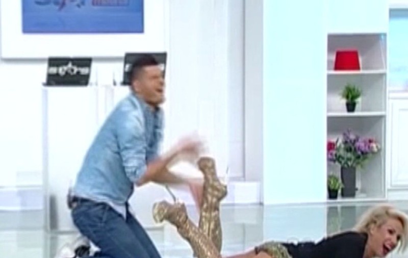 ACCIDENT, în DIRECT, la ANTENĂ! S-a urcat pe SPATELE LUI, iar URMAREA ESTE... DUREROASĂ! FOTO
