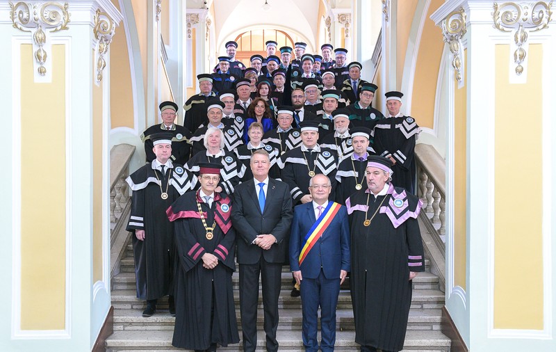 FOTO | Klaus Iohannis, mesaj către studenţi: "Aţi distrus mitul tânărului  apatic şi pasiv, care nu iese la vot!"