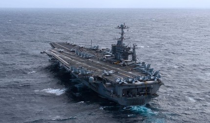 Grupul de nave Nimitz, cu o lungime de 335 de metri și o greutate totală de aproape 100.000 de tone, se numără printre cele mai mari nave de război din lume, putând găzdui un echipaj de peste 5.000 de persoane. Poză cu caracter ilustrativ. Foto: Profimedia Images