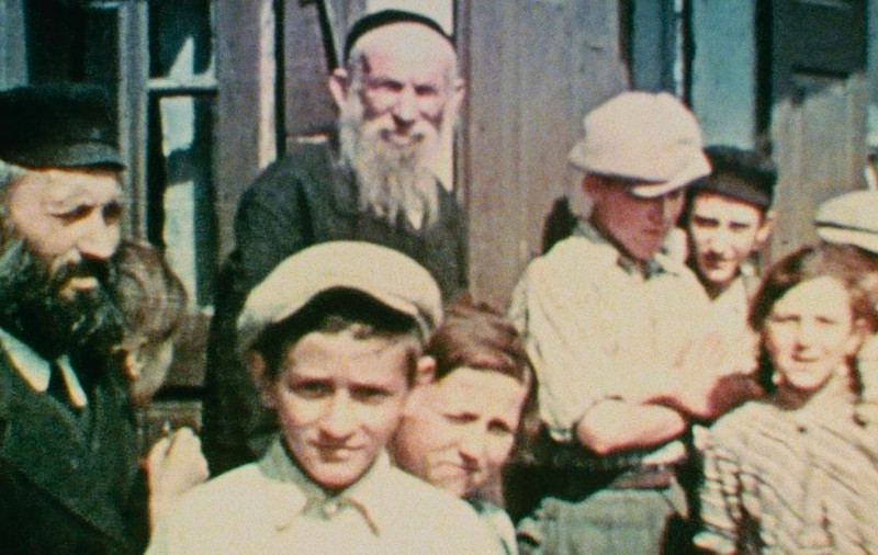 De ce e toată lumea fascinată de un documentar despre viața unui orășel polonez dinaintea Holocaustului