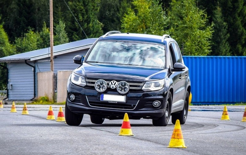 Ce este conducerea defensivă. Ce presupun cursurile de conducere defensivă