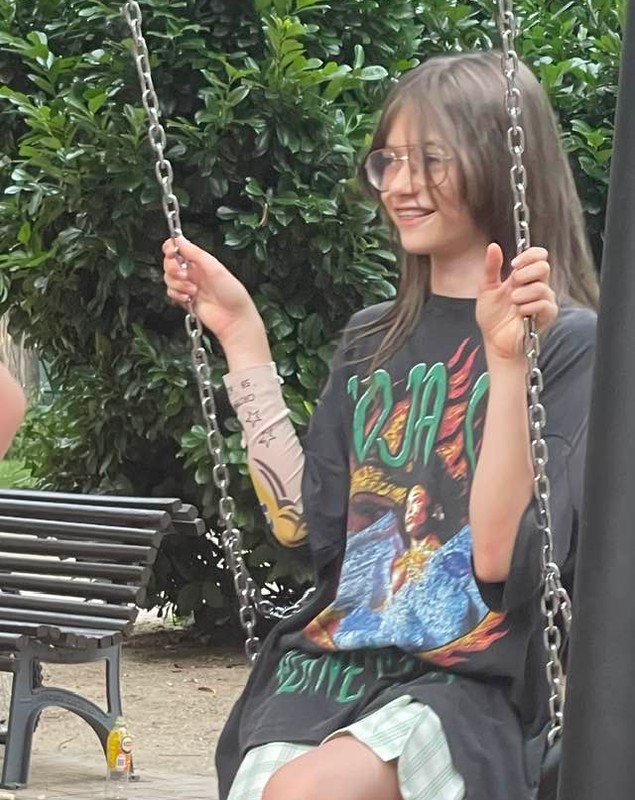 Fiica Iuliei și a lui Mihai Albu a împlinit 13 ani. Ce mesaje a primit Mikaela din partea părinților: „La mulți ani, minunea mea!”