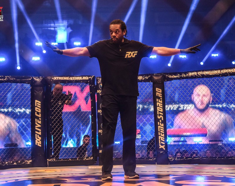 Cel mai bun arbitru de MMA din lume vine la RXF 21: ^Herb Dean, martor la execuţia Rondei Rousey / GALERIE FOTO