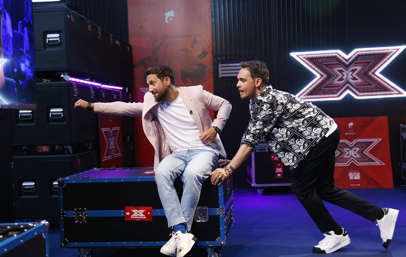 Răzvan Simion și Dani Oțil prezintă „X Factor”, sezonul 10. „Nu ne-am dat seama când au trecut anii”