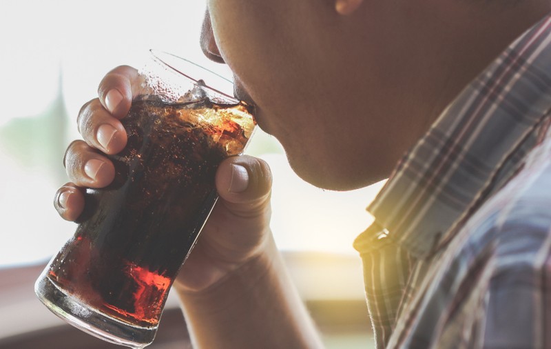 Două românce i-au promis, pentru 500 de euro, o noapte de neuitat unui belgian și i-au dat să bea o cola: „Nu-și mai amintește nimic”