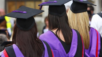 studente-absolventi-facultate