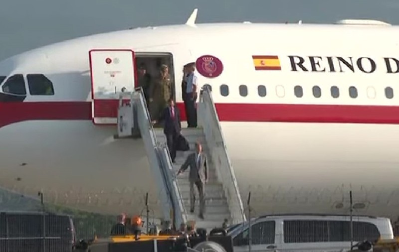 Regele Spaniei a ajuns în România. Felipe al VI-lea a călătorit cu un Airbus A310 VIP care a aterizat la Sibiu