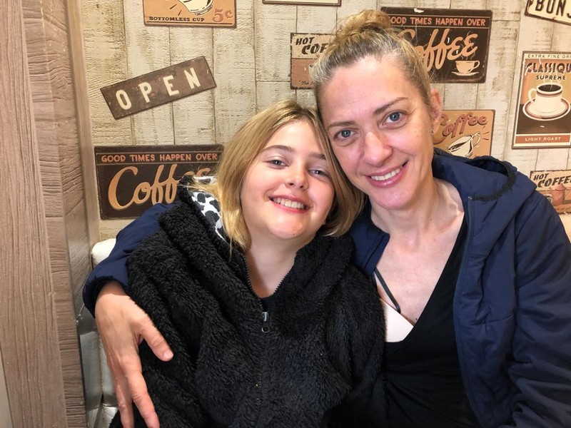 Laura și fiica ei, Astrid