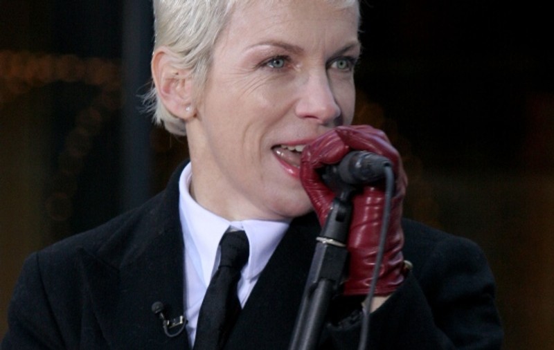 Annie Lennox a scos un album ce conţine colinde de Crăciun 
