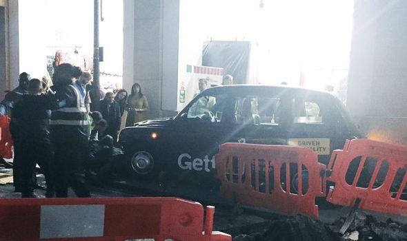 Un taxi a lovit mai mulți oameni în Londra