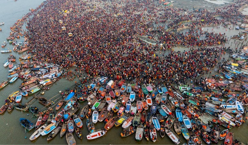 Fotografia intitulată „Construirea unui megaloplis pe apă” din colecția „Fotografia Anului 2025!” a National Geographic