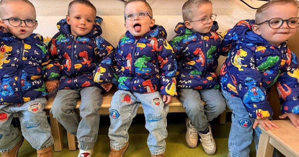 Frați gemeni identici și tripleți în aceeași clasă la grădiniță. Foto: De Telegraaf.