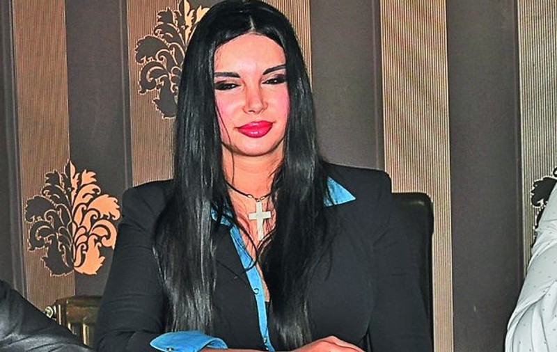 Marinela Niţu, de ce ai mâinile aşa de umflate?