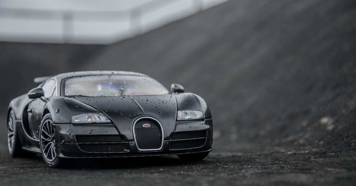 Bugatti Veyron - una dintre cele mai iconice hypercaruri din lume