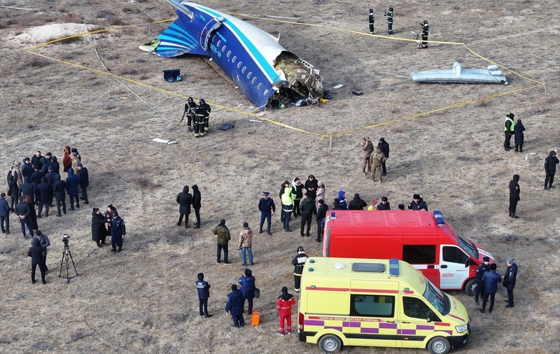 Un român supervizează în Kazahstan ancheta în cazul avionului civil lovit de rachete ruse și prăbușit în ziua de Crăciun. 38 de oameni au murit
